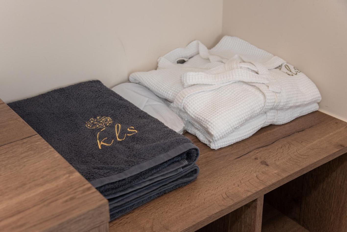 Kaiser Luxury Suites Ahílio Kültér fotó